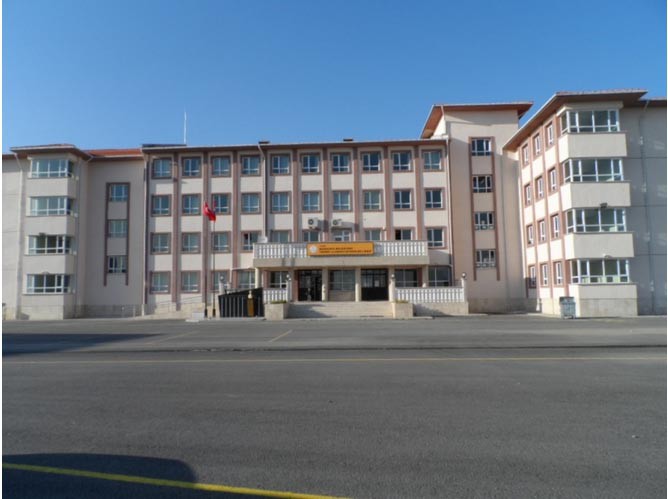 Menderes Belediyesi Teknik Ve Endüstri Meslek Lisesi kampüs fotoğrafı