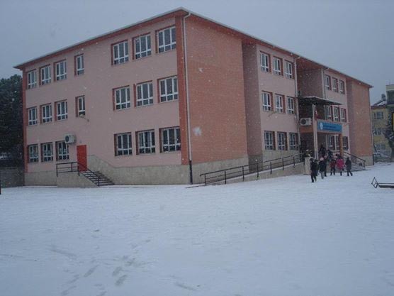 Peşrefli İlkokulu kampüs fotoğrafı