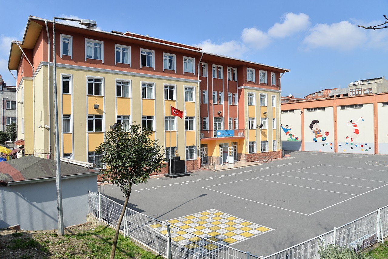 Bayrampaşa Mobil İmam Hatip Ortaokulu kampüs fotoğrafı
