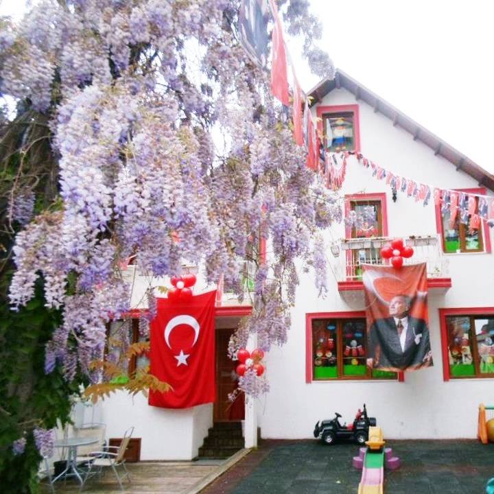 Neşeli Ayaklar Anaokulu kampüs fotoğrafı