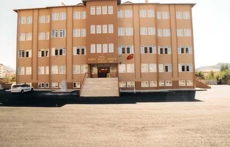 Nimet Alaettinoğlu Anadolu Lisesi kampüs fotoğrafı