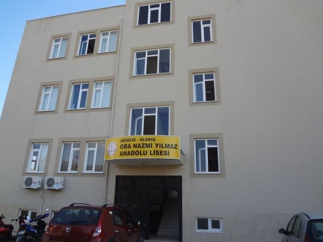 Oba Nazmi Yılmaz Anadolu Lisesi kampüs fotoğrafı