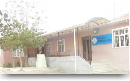 Çankaya Özbirlik İlkokulu kampüs fotoğrafı