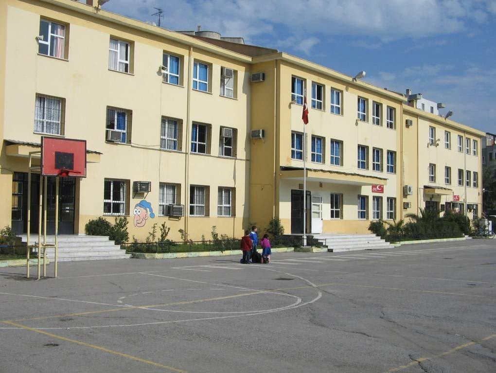 Özkanlar İlkokulu kampüs fotoğrafı