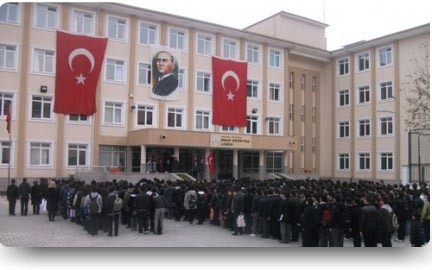 Rauf Denktaş Anadolu Lisesi kampüs fotoğrafı