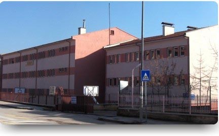 Reha Alemdaroğlu Anadolu Lisesi kampüs fotoğrafı