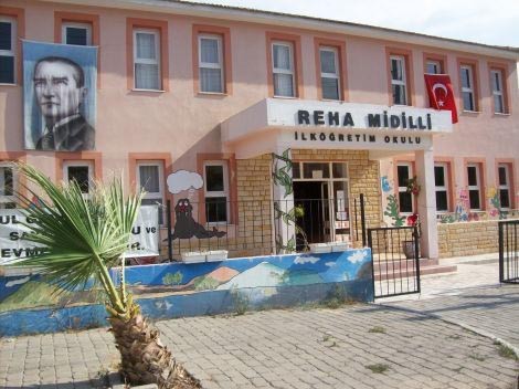 Reha Midilli Ortaokulu kampüs fotoğrafı