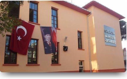 Selami Ali Ortaokulu kampüs fotoğrafı