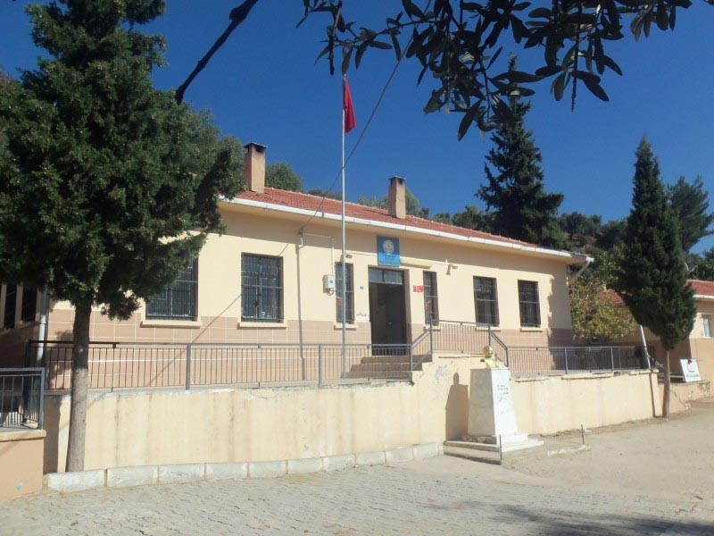 Sarıyurt İlkokulu kampüs fotoğrafı