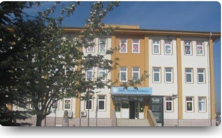 Sedat Celasun İlkokulu kampüs fotoğrafı