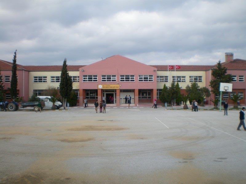 Seferihisar İmkb Anadolu İmam Hatip Lisesi kampüs fotoğrafı