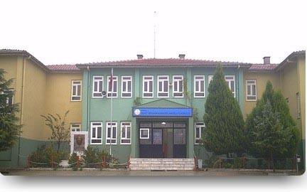 Şehit Albay İbrahim Karaoğlanoğlu Ortaokulu kampüs fotoğrafı