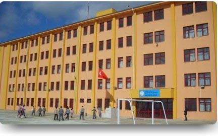 Şehit Savaş Bıyıklı Ortaokulu kampüs fotoğrafı
