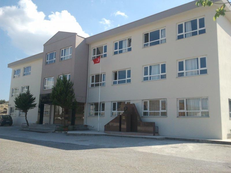 Semih Tınay Anadolu Lisesi kampüs fotoğrafı