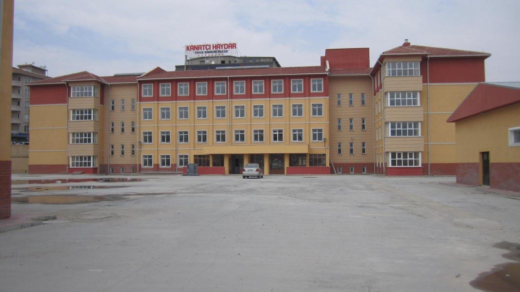 Siyavuşpaşa Kız Teknik Ve Meslek Lisesi kampüs fotoğrafı