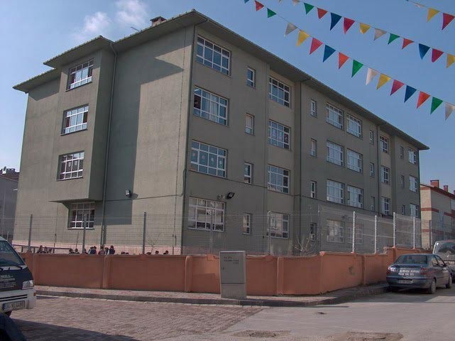 Sultan Murat Ortaokulu kampüs fotoğrafı