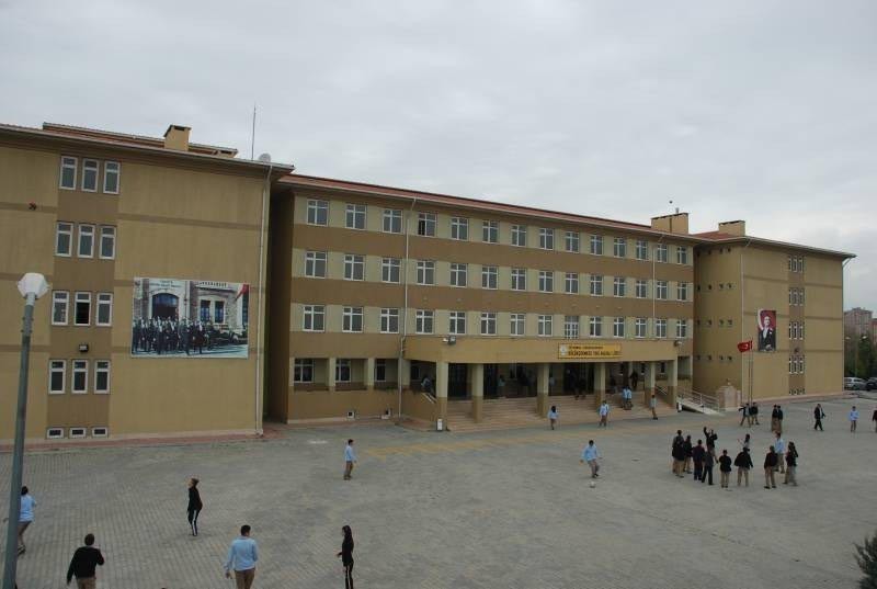 Toki Halkalı Anadolu İmam Hatip Lisesi kampüs fotoğrafı