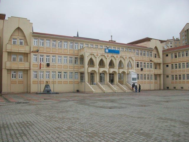 Toki Kayaşehir Mevlana İlkokulu kampüs fotoğrafı