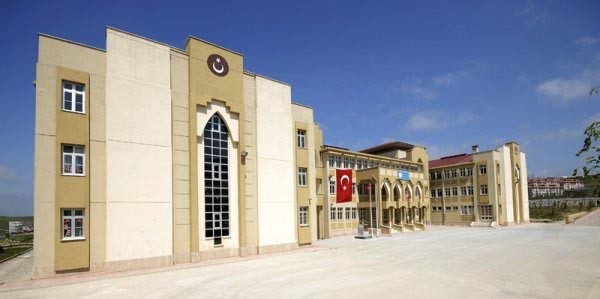 Toki Taşoluk İlkokulu kampüs fotoğrafı