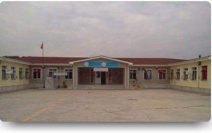 Üvezli Yıldız Aytaman Ortaokulu kampüs fotoğrafı