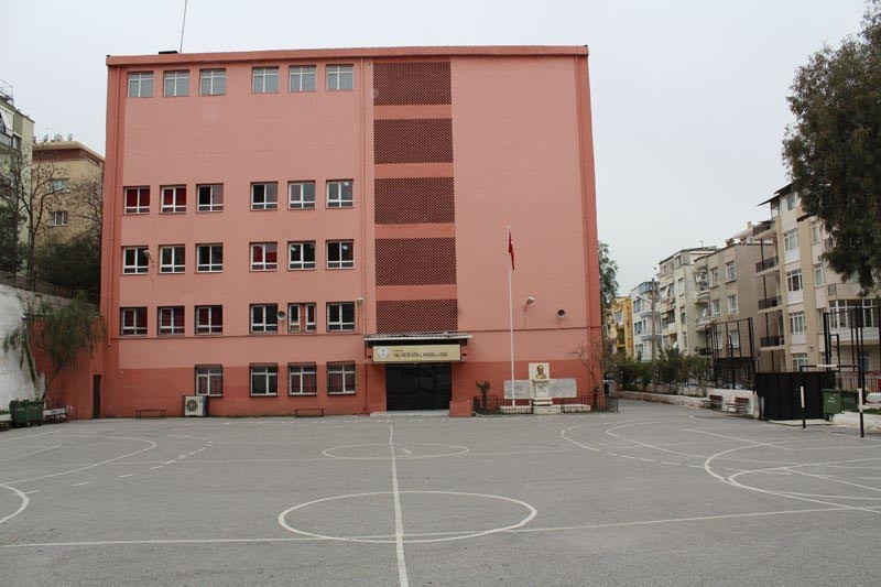 Vali Vecdi Gönül Anadolu Lisesi kampüs fotoğrafı