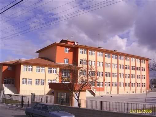 Elmadağ Yaşar Doğu Ortaokulu kampüs fotoğrafı