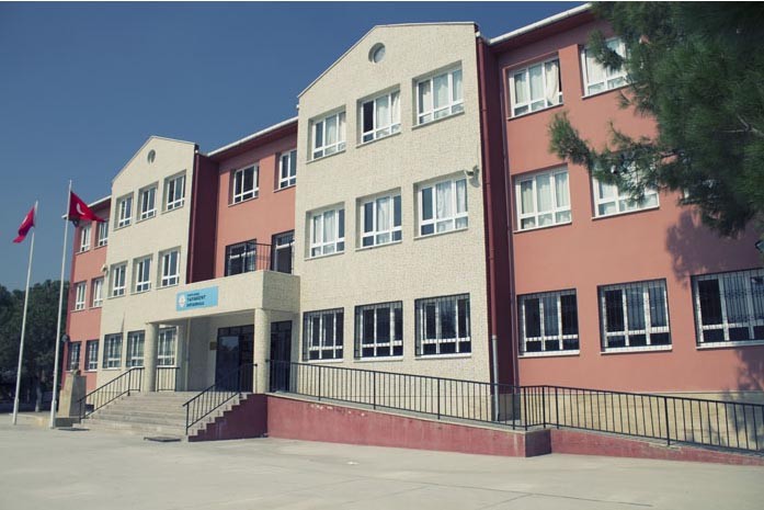 80.Yıl Poyracık İlkokulu kampüs fotoğrafı