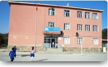 80.Yıl Çaybaşı İlkokulu kampüs fotoğrafı