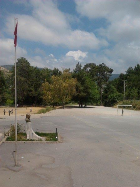 Yeşilöz Ortaokulu kampüs fotoğrafı