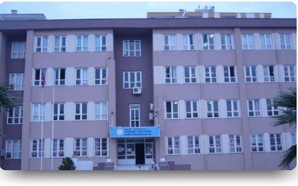 Zihni Üstün Ortaokulu kampüs fotoğrafı
